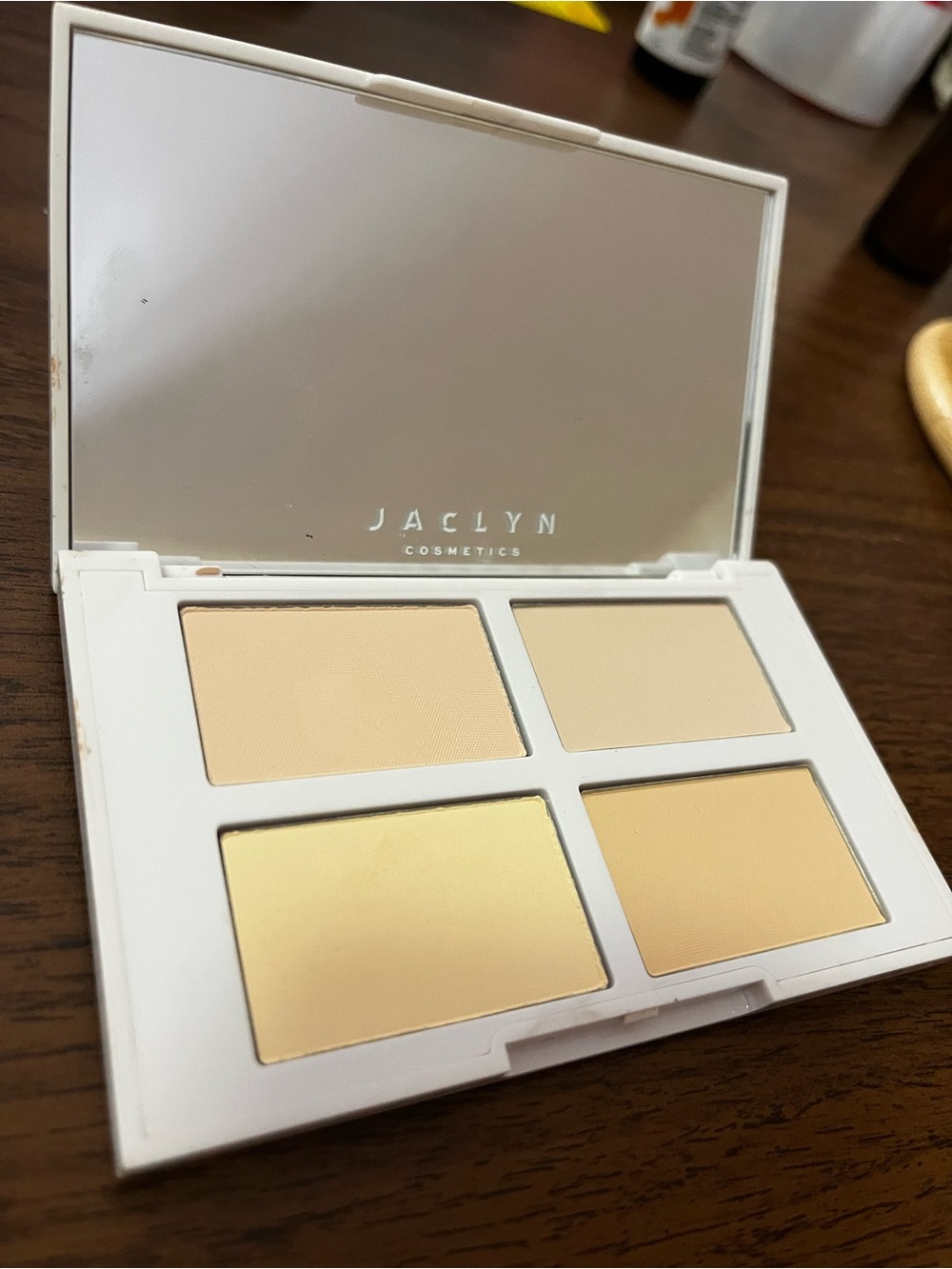 Jaclyn Cosmetics Brightening & Setting Palette Made in Italy